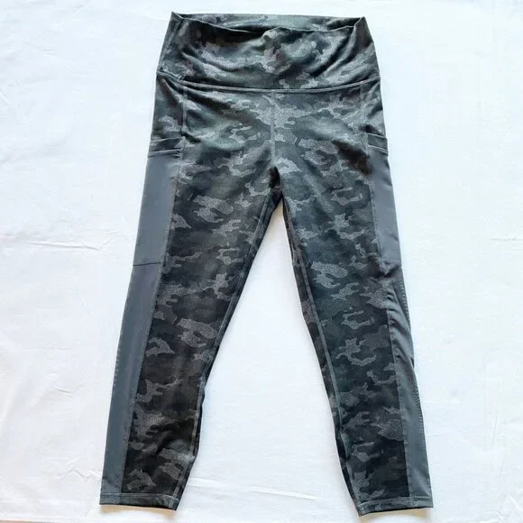Women’s / Teen’s Fabletics Powerhold Camo Capri Leggings Size Small - Picture 2 of 7